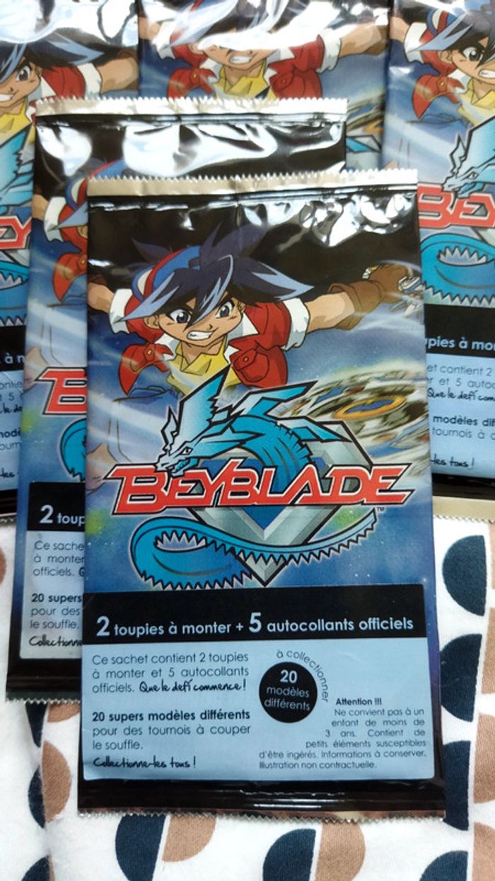#aline11052405-lot de pochettes Beyblade - photo numéro 2