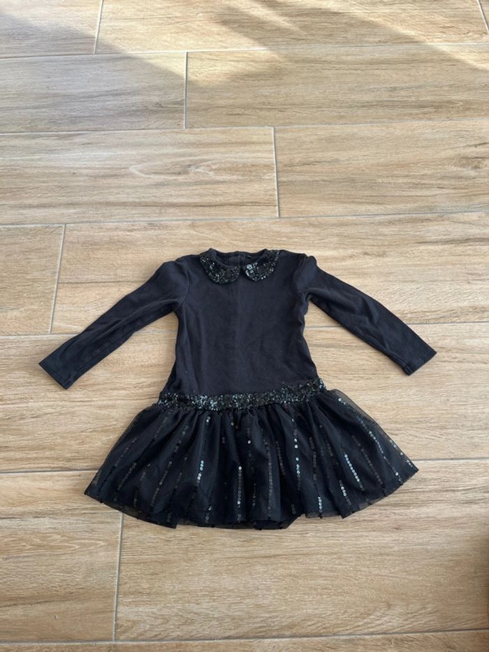 Robe noir à sequins