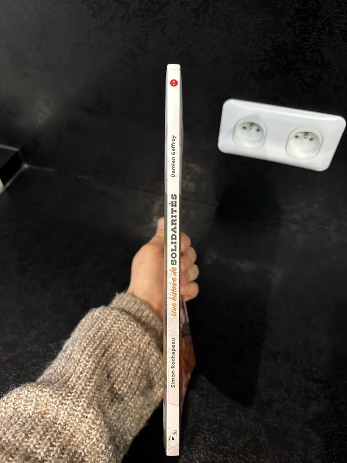 Livre une histoire de solidarité les paradoxes neuf - photo numéro 3