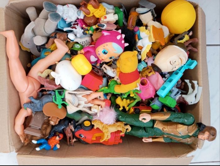 Gros lot de + de 200 figurines vintage - photo numéro 1