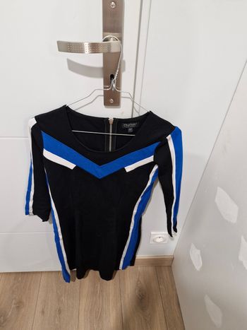 Robe bleue, noire et blanche