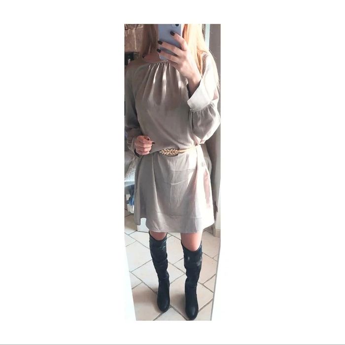 Robe chemise légère et fluide en crêpe de satin brillant grège clair T.M H&M neuve - photo numéro 3