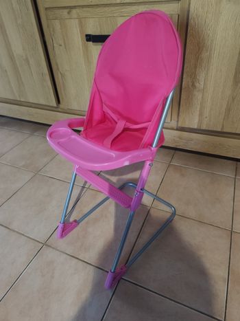 Chaise haute pour poupée