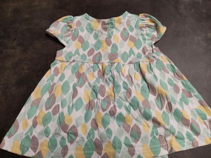9 mois. Ensemble robe et short - photo numéro 9