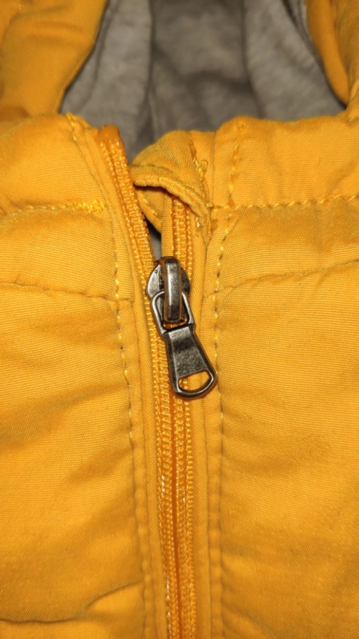 Doudoune sans manche jaune Kiabi 24 mois 2 ans - photo numéro 6