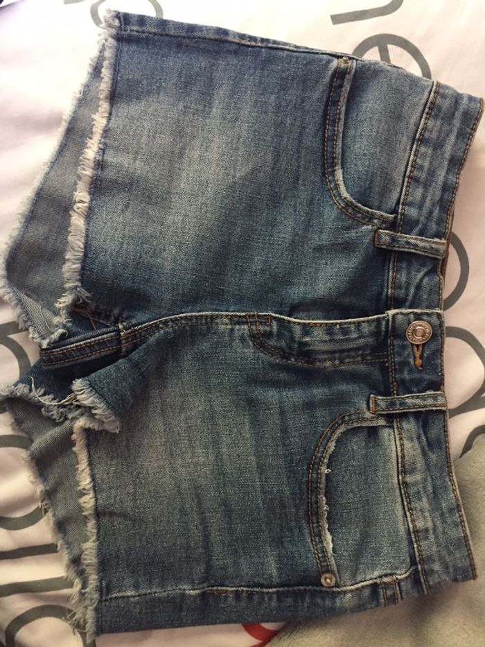 Short bleu