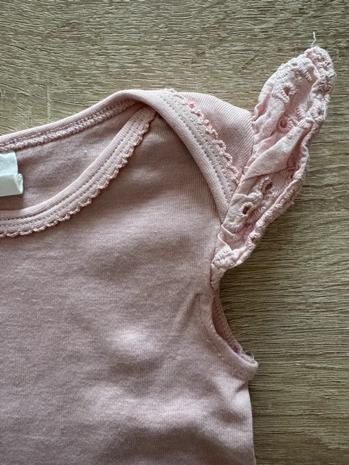 Body rose H&M 9 mois TBE - photo numéro 3