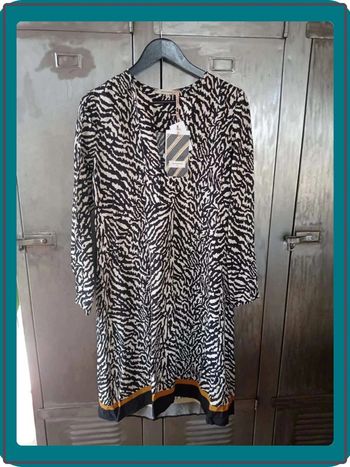 Robe longue noire et blanche zébrée La Fée Maraboutée taille 38 neuve