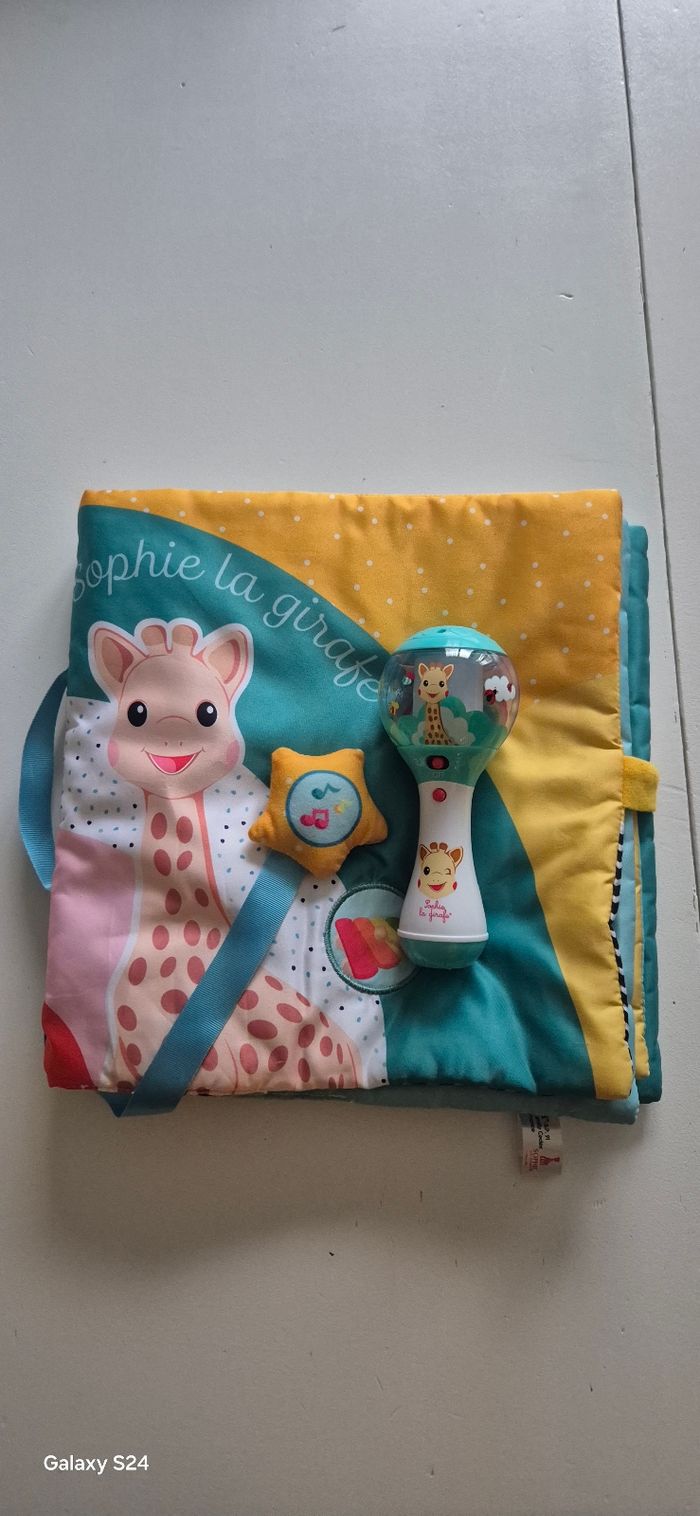 Lot livre interactif touch & play et le hochet shake shake Sophie la girafe