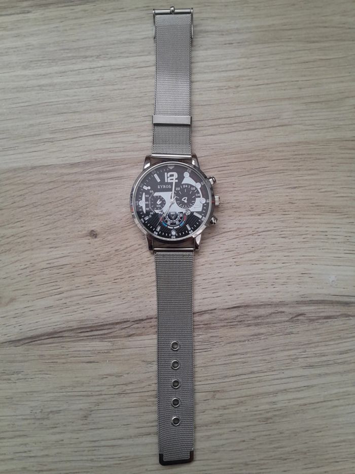 Montre homme toute argentée, bracelet métallique, a quartz - photo numéro 2