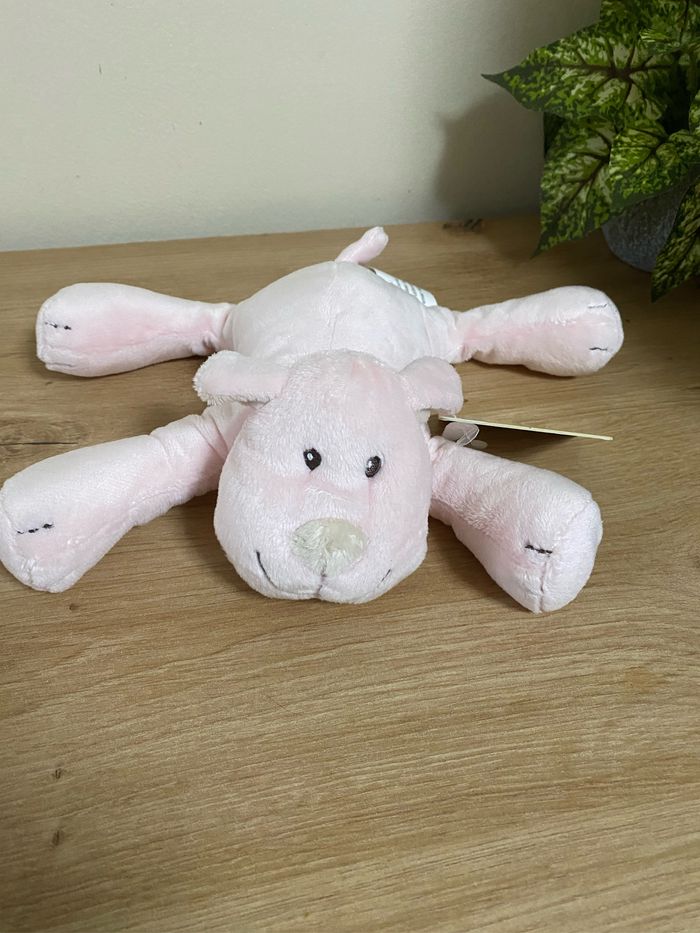 Doudou peluche chien rose allongée kimbaloo la halle neuf