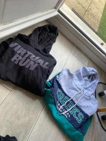 Lot de deux pulls taille S