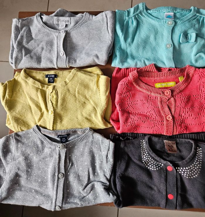 Lot gilets 12 mois - photo numéro 2
