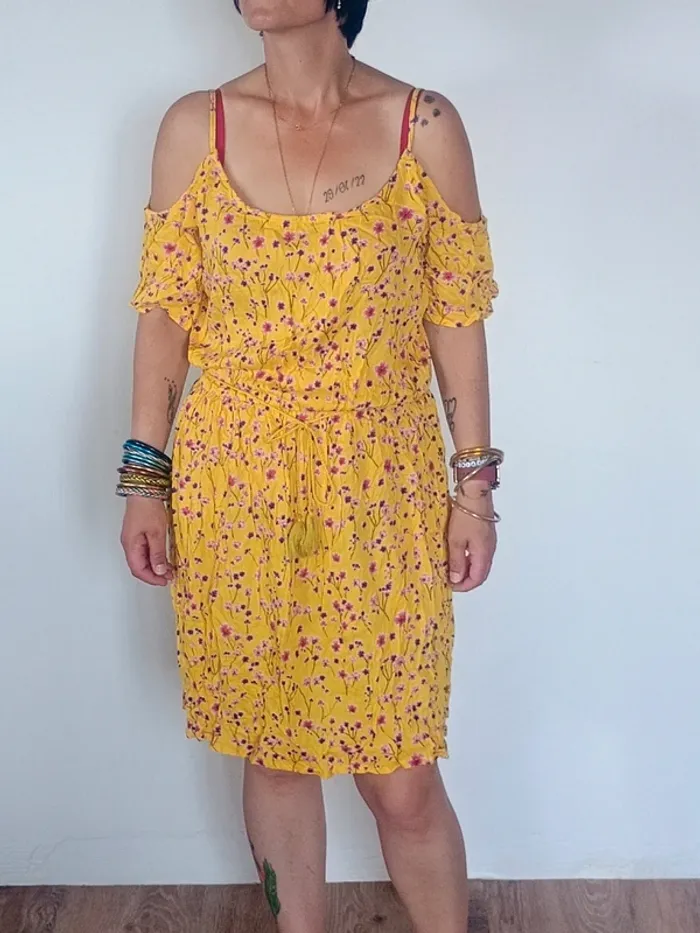 Robe Pimkie Taille L – Imprimé floral jaune – Épaules dénudées