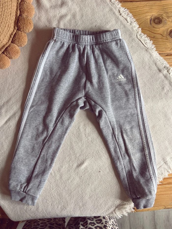 Pantalon de jogging adidas gris et blanc 3 4 ans 104