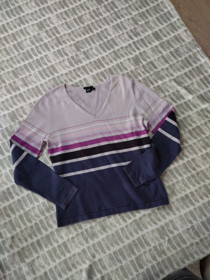 Pull fin col v rayures violet mauve lilas Gap taille 38 M - photo numéro 2