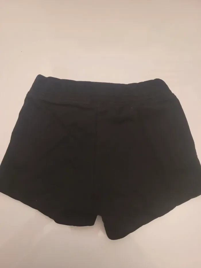 Short noir 4 ans