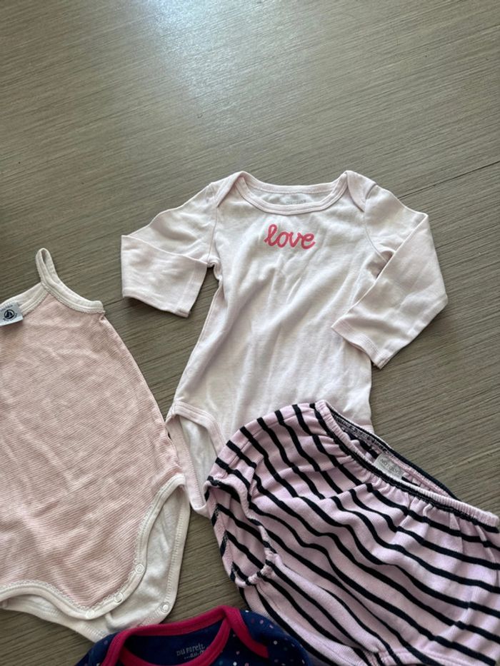 Lot bodie 12 mois très bon état - photo numéro 4