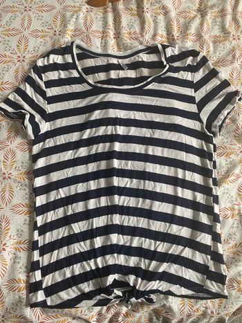 Tee-shirt bleu et blanc 