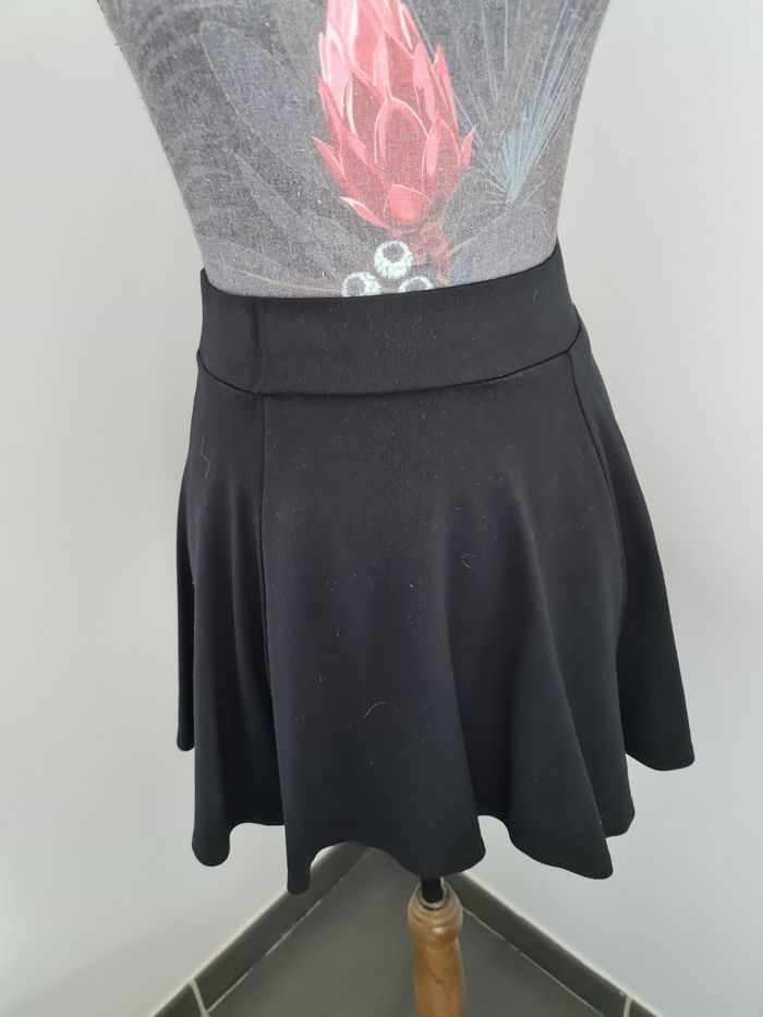 Petite jupe noire patineuse - photo numéro 2