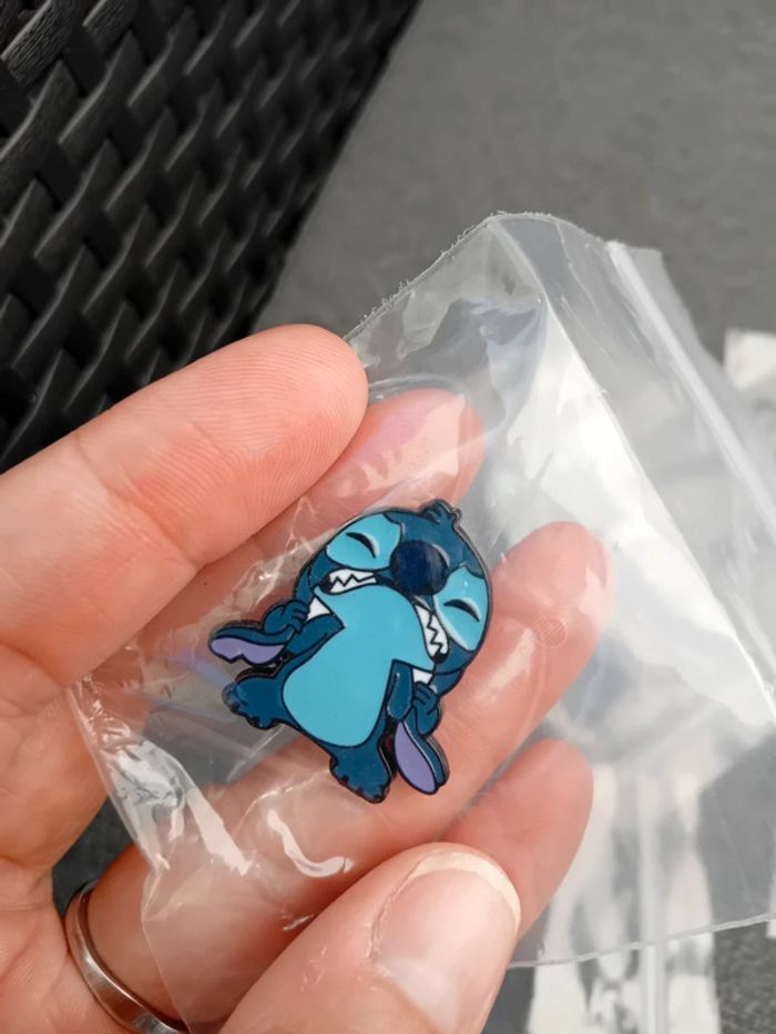 Lot de 7 pins stich neufs - photo numéro 4