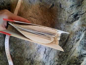 Decoration chambre enfant livre plié forme cœur pour bibliothèque