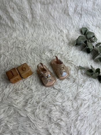 Paire de sandales dorées Shein taille 16