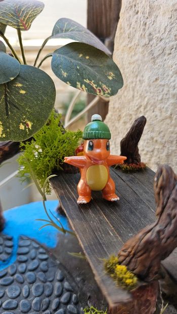 Super figurine Pokemon Nintendo Salameche bonnet