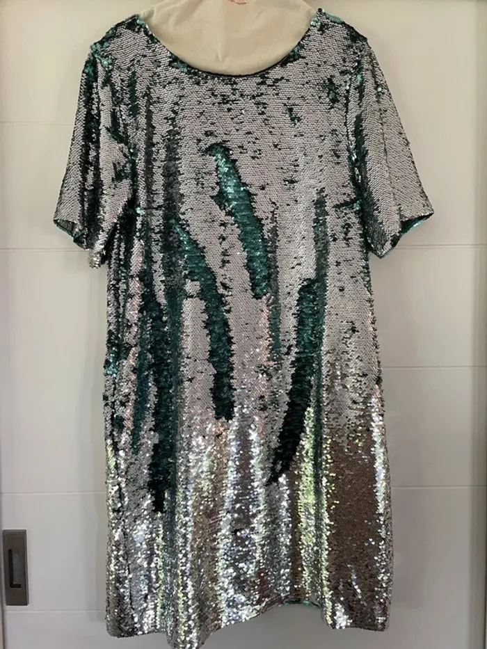 Superbe robe à sequins 36 pour briller - photo numéro 4