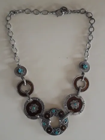 Collier fantaisie ancien argenté et marron