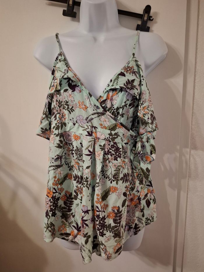Blouse cache cœur  kiabi taille 36 fleuri en très bon état