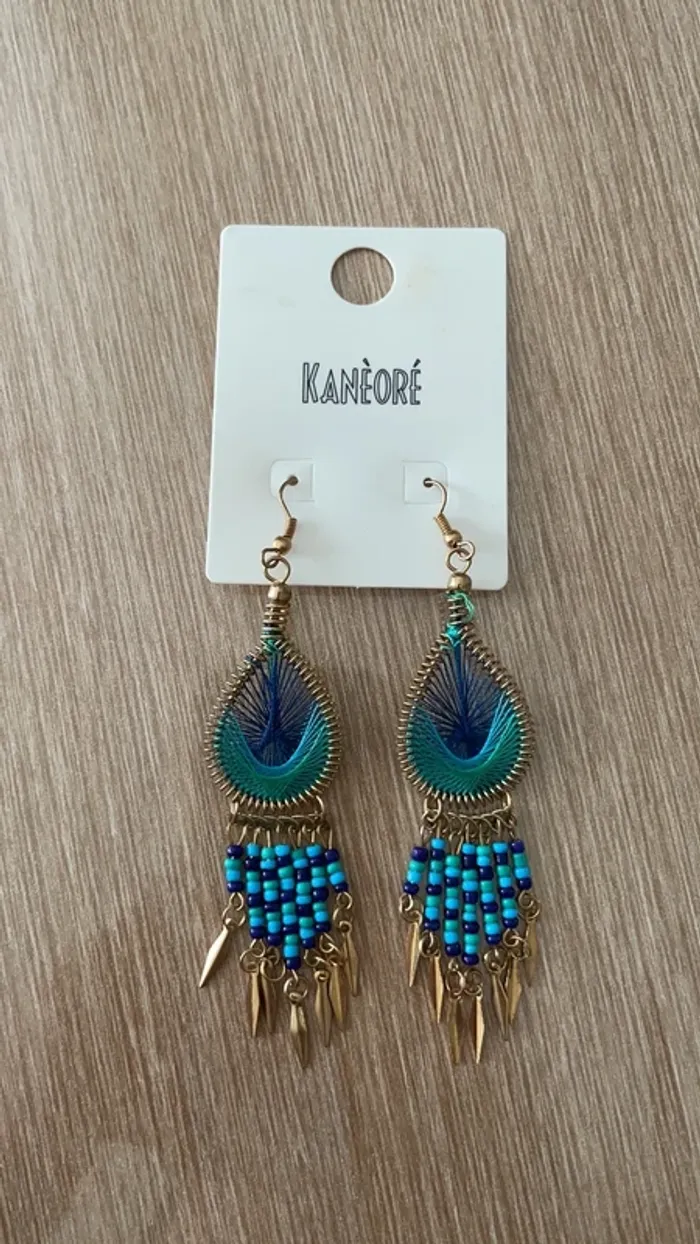 Boucle d’oreille bleue