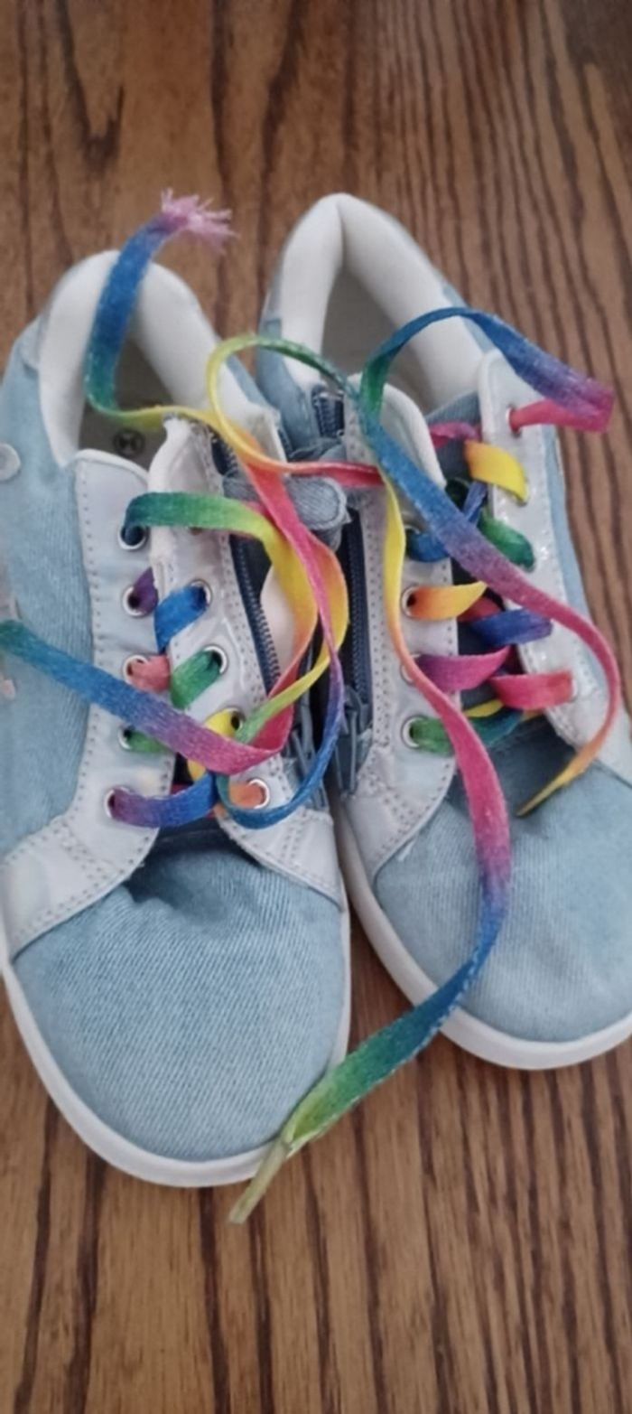 Très belle baskets fille Pointure 34 lisez bien l'annonce surtout - photo numéro 3