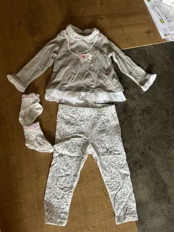 Ensemble t-shirt manches longues, legging et chaussettes bébé fille, 9 mois