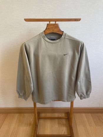 pull Nike vert sauge taille 12ans