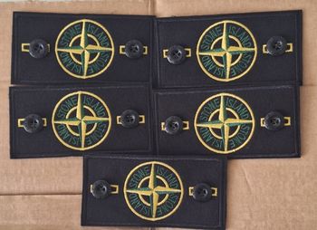 5 Patch Stone Island + 10  boutons