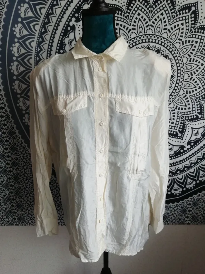 Chemise vintage en soie beige transparente avec épaulettes / sans marque / (M) - photo numéro 2