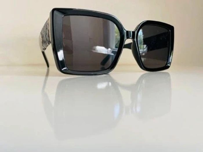 Lot de deux lunettes de soleil marron et noir UV protection catégorie 3 - photo numéro 12