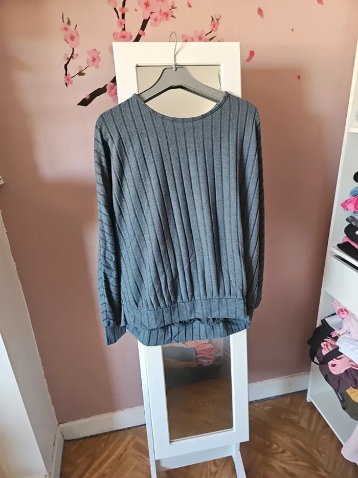 Pull bleu dos ouvert curve t44