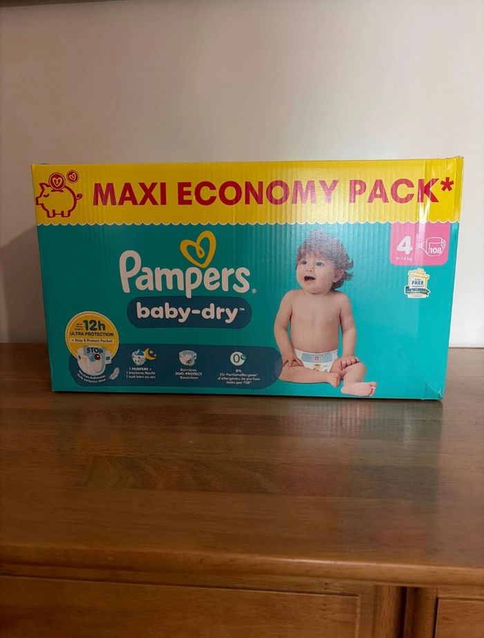 Couches Pampers T4