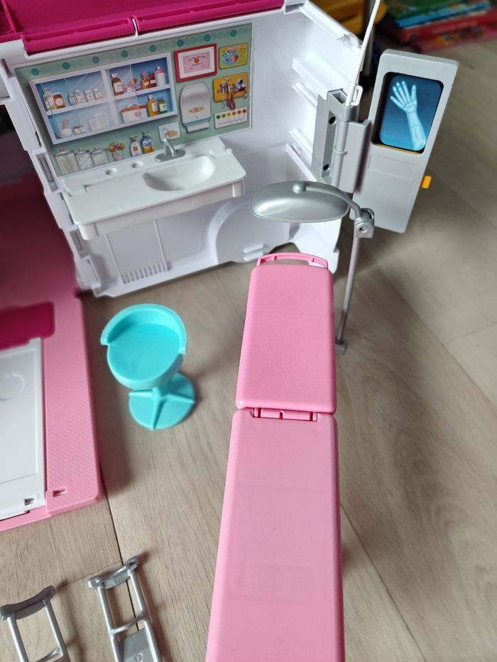 Ambulance barbie - photo numéro 4
