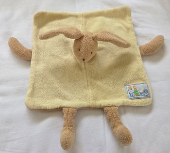 Doudou carré plat Lapin eponge jaune et beige - La grande famille- Moulin Roty