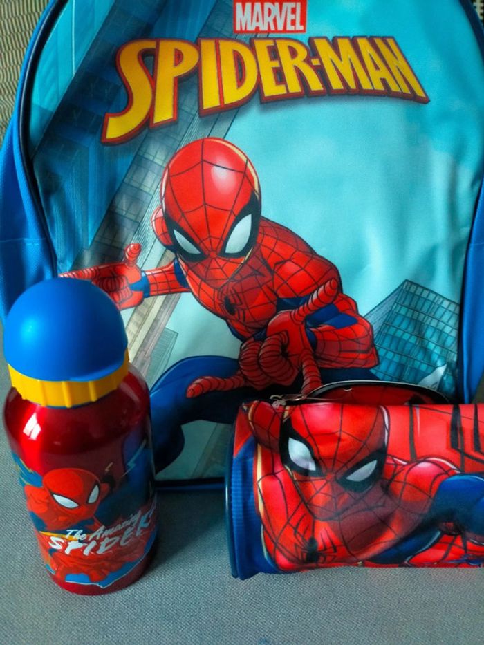 Pack Rentrée Spider-Man – Neuf (sac + trousse + gourde aluminium)