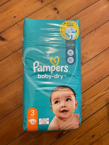 Couches Pampers baby dry