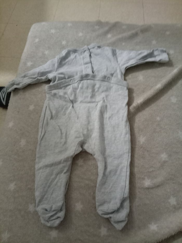 Pyjama 1 mois - photo numéro 2