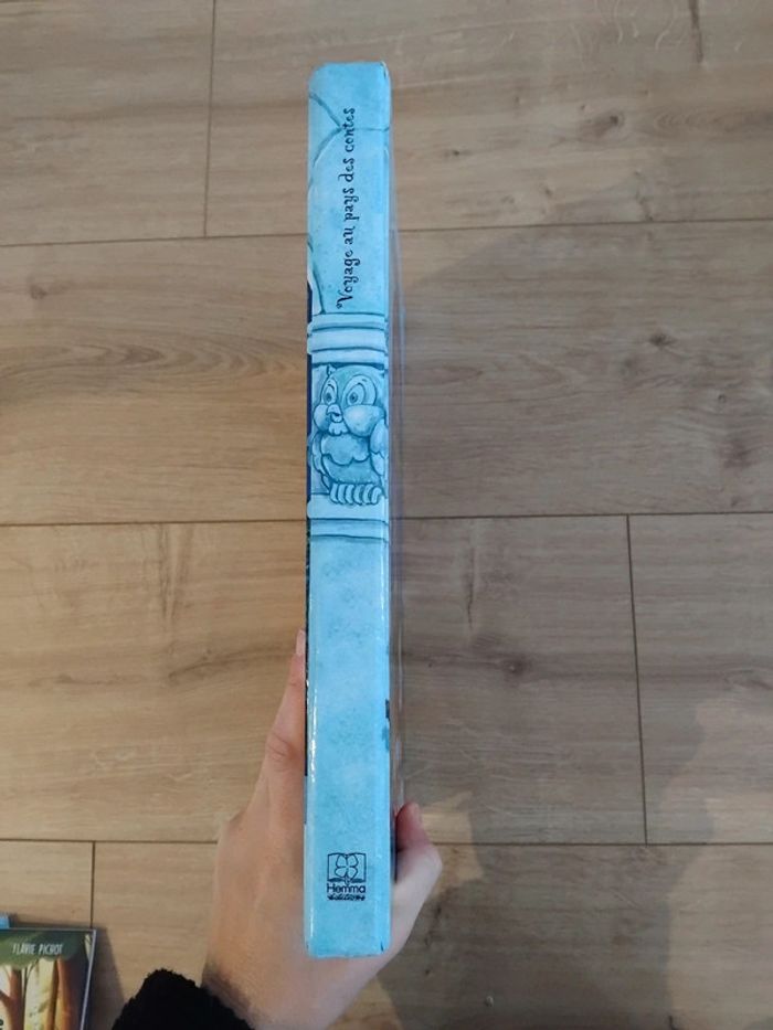 Livre voyage au pays des contes - photo numéro 5