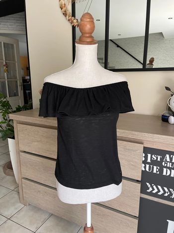 T shirt épaule dénuder