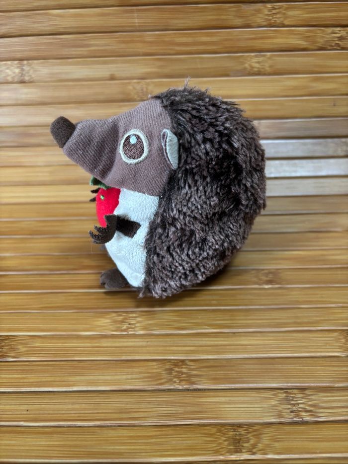 Doudou hérisson marron fraise pouet IKEA