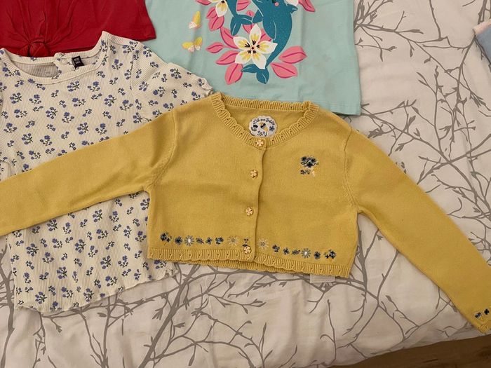 Lot 3 t-shirts et 1 boléro en 3 ans - photo numéro 2