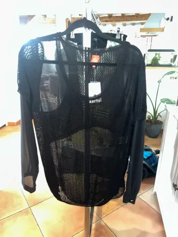 t-shirt transparent et a maille